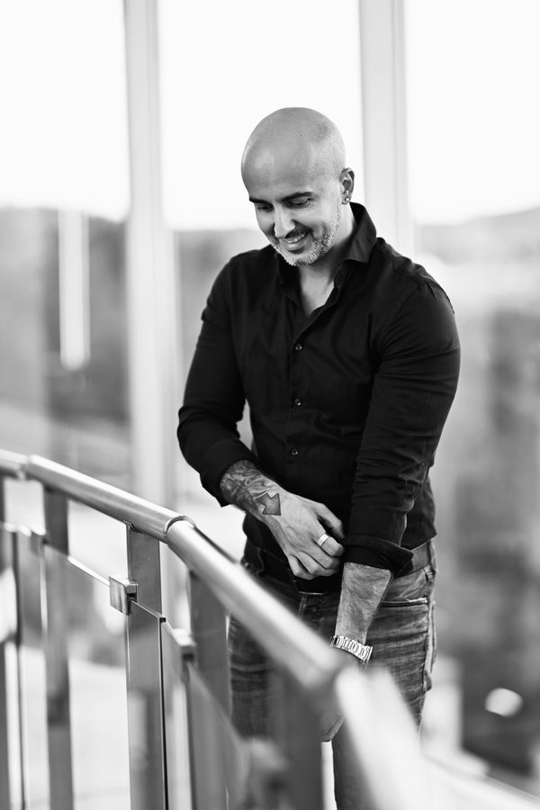 Rob Toth, balcony, black and white